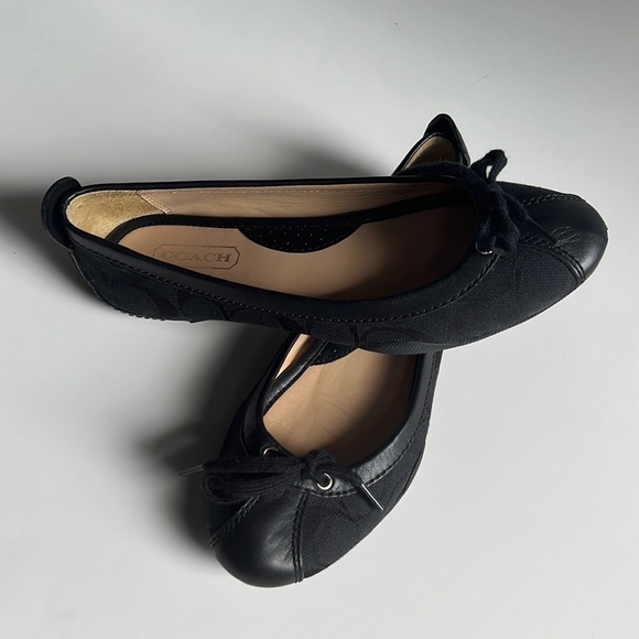 COACH Black w/Tie & Signature C Pattern FLATS; NO BOX included - Picture 3 of 5
